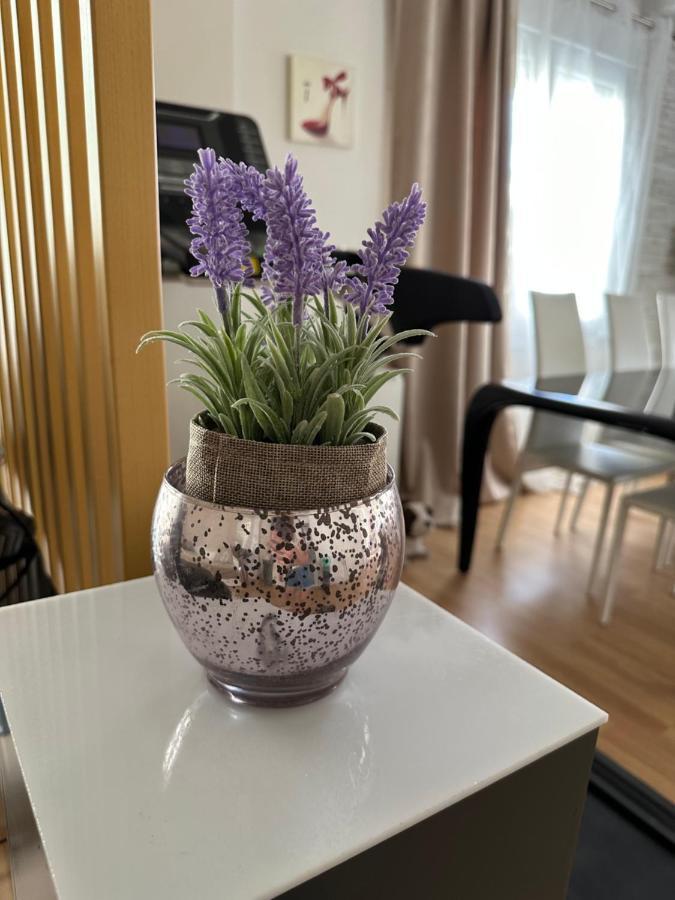 Cozy Apartment With Parking Near The City Center Aten Exteriör bild