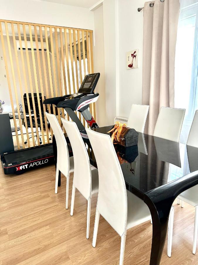 Cozy Apartment With Parking Near The City Center Aten Exteriör bild